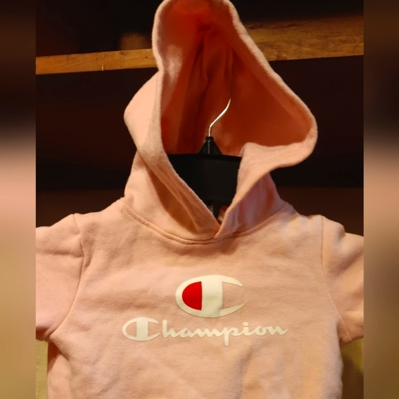 Adorable Girls Champions sweatsuit - Picture 6 of 6
